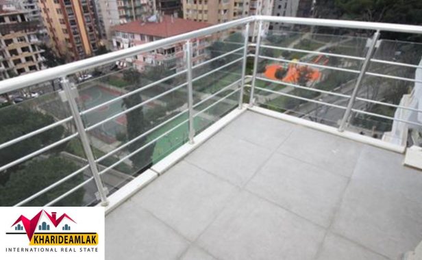 آپارتمان در طبقه هفتم ساختمان جدید ساحل در استانبول-بالکن
