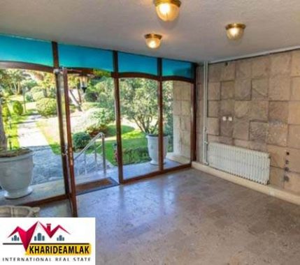 راهرو-ویلای کهنه ساخت و گران قیمت در استانبول